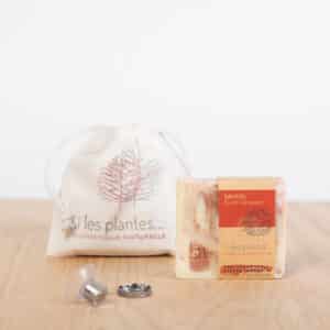 Savon et porte savon aimanté dans un sachet coton bio et équitable